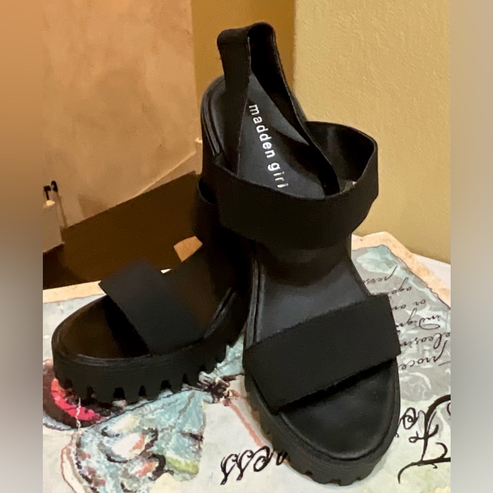 Madden Girl Black Strappy Sandals S 9M